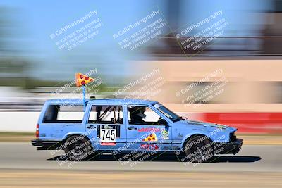 media/Sep-29-2024-24 Hours of Lemons (Sun) [[6a7c256ce3]]/StartFinish (245p-330p)/